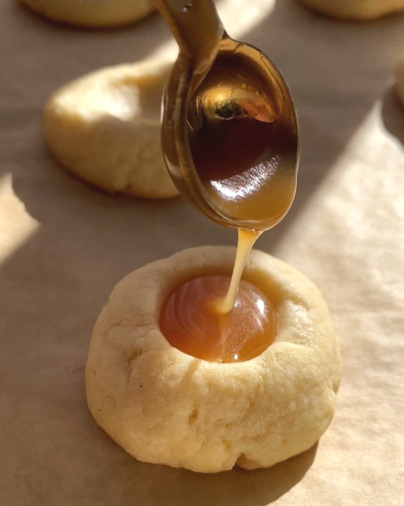 Vanilla Shortbread Salted Caramel Cookies